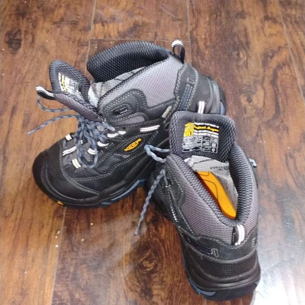KEEN Kids Black and Gray Outdoor Ankle Boots